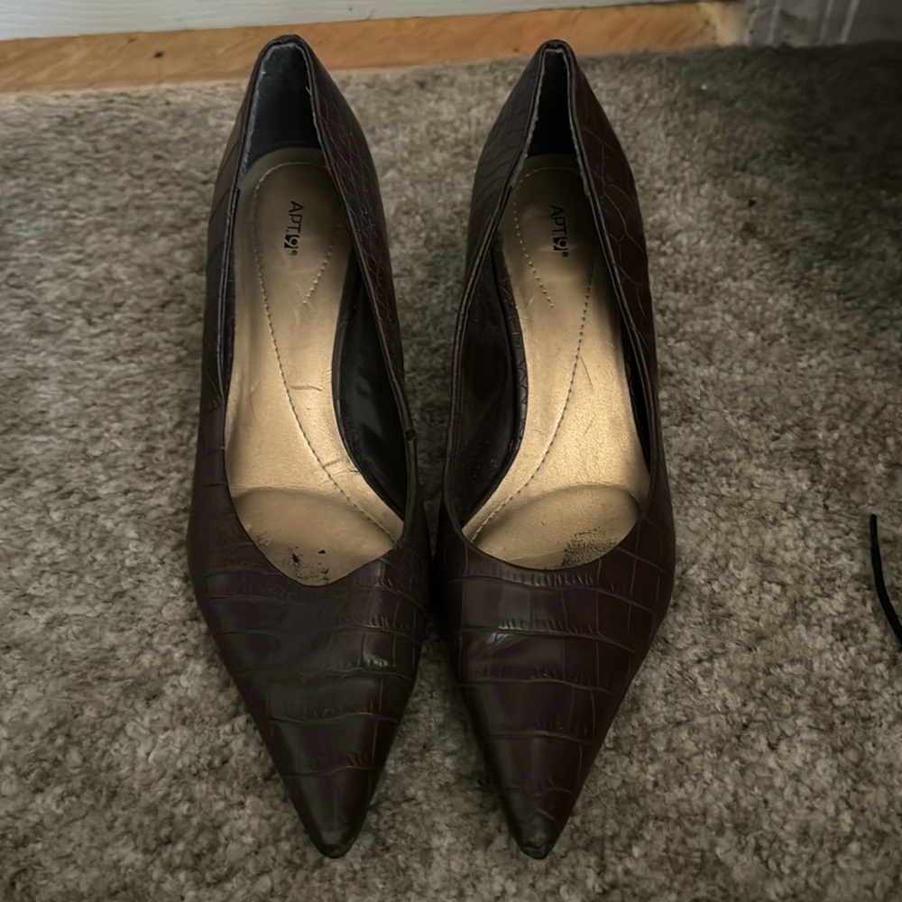 Brown pointy toe heel